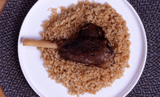 Fırında kuzu incik ve bulgur pilavı tarifi (Videolu)