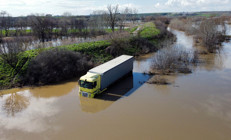 Taşkın nedeniyle TIRda mahsur kaldı 3 gün sonra kurtarıldı... Birdenbire dalga geldi, çok fazla su geldi