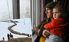 Hava sıcaklığı eksi 30 dereceye düşüyor: Herkes gitti onlar gitmiyor Burada 6 ay kar yağışı sürüyor, evimi bırakmayacağım