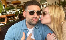 Neden kimse bana yardım etmiyor diye çırpınıyordu... Şöhret batağında boğulurken restoranda tanıştığı genç adam onu kötü hayatından çekip aldı