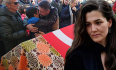 Fatma Nur öğretmen gözyaşlarıyla son yolculuğuna uğurlandı Oğlu annesiyle böyle vedalaştı