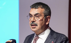 Bakan Tekinden 15 yaş ve ara tatil açıklaması