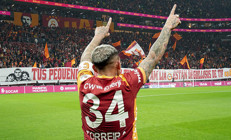 Galatasaray taraftarından, Lucas Torreiraya anlamlı pankart