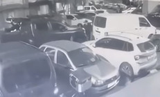 Ne bakıyorsun dedi ayaklarına sıktık