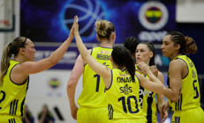 Fenerbahçe Opet seride öne geçti