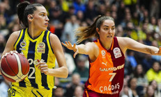 Fenerbahçe ve Galatasaray, şampiyonluk için parkede