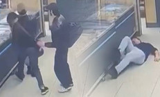Market çalışanını yumrukla yere serdi: İstanbuldaki korkunç olay kamerada