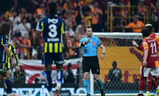 Derbide penaltı tartışması: Fenerbahçe yararlanamadı, Galatasaray isyan etti Düşürülmesinin ardından karar devam