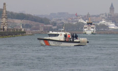 Kadıköyde vapura binen Azerbaycanlı kadın kayboldu; çantası bulundu denizde aranıyor