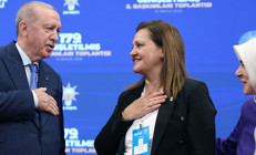 Burcu Köksal AK Partiye katıldı | Rozetini Cumhurbaşkanı Erdoğan taktı