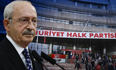 Kemal Kılıçdaroğlu bayramın ikinci günü CHP Genel Merkezine gidiyor | Dikkat çeken görüntü: Bina girişine asıldı