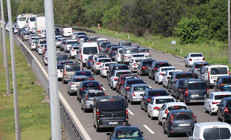 İstanbula dönüş çilesi Kritik güzergahta trafik durma noktasına geldi
