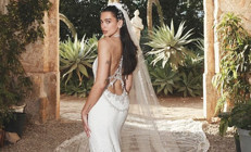 Dua Lipa milyonluk düğünde bu gelinliği giymiş
