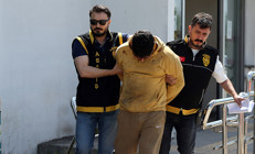 Polis memurunu silahla vurdu, gazetecilere böyle seslendi
