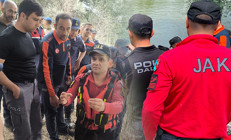 Çocuğunu kurtarmaya çalışırken hayatını kaybetti