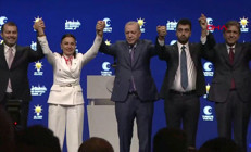 İstanbulda 3 belediye başkanı AK Partiye katıldı: Rozetlerini Cumhurbaşkanı Erdoğan taktı