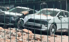 İstanbuldaki otomobil bayinde şok görüntü 12 adet sıfır araçta hasar oluştu: Zarar 30 milyon lira