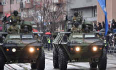 NATOdan Kosova kararı: Arnavutlar ile Sırpların bölgelerini ayıran köprüde geri çekilme başladı
