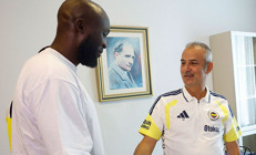 Fenerbahçenin yeni transferi Lukaku tesisleri gezdi