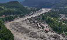 Nepaldeki felaketin sırrı çözüldü Sel evleri yuttu: Bilanço ağırlaşıyor