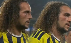 Fenerbahçe-Beşiktaş derbisinde korkutan an: Guendouzi ile Agbadou kafa kafaya çarpıştı