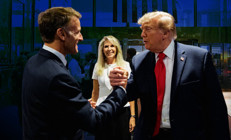 Trump ile Macrondan dünyayı şaşırtan poz