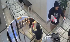 Bayrampaşada ilginç soygun girişimi Şemsiyeye tabanca süsü veren hırsız, sahte altınları çaldı