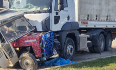 Askeri malzeme taşıyan TIR ile traktör çarpıştı: 2 ölü