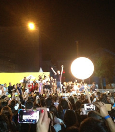İçki yasağını protesto etti