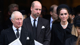 Ömrünce o tahtın hayalini kurmuştu... Hemen inatçı oğluna bırakmak istemiyor... Daha ölmeden toprağa gömmeyin beni