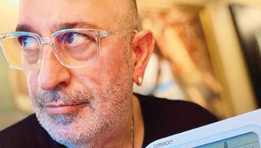 Cem Yılmazdan nazar boncuklu fotoğraf