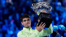 Carlos Alcaraz, Avustralya Açıkta 88 yıllık rekoru tarihe gömerek şampiyon oldu