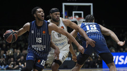 Anadolu Efes, Dubai Basketbolu devirdi