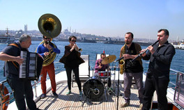 Kolektif İstanbul 32.Gün jeneriğini yeniden yorumladı