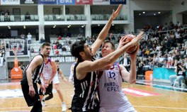 Dev maçta gülen Anadolu Efes