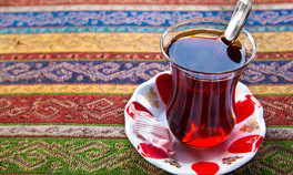 Menemen, pastırma derken bu kez çay tartışması: Şekerli mi içilir şekersiz mi