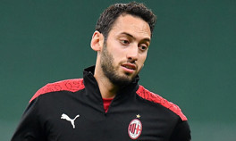 Hakan Çalhanoğlunun yeni sözleşme görüşmelerinde flaş gelişme Menajeri...
