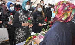 Evlat nöbetindeki ailelere, vali ve jandarma komutanı eşlerinden ziyaret