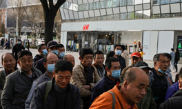 Dev şirketlerle Çinin Uygur Türkleri kavgası büyüyor Mağazalar tek tek kapanmaya başladı