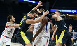 Anadolu Efes - Fenerbahçe Beko maçında kavga çıktı