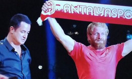İsmail Balaban, Survivor şampiyonluğunu Antalyaspor atkısıyla kutladı