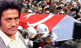 Cüneyt Arkına büyük saygısızlık... Bu görüntüler tepki çekti