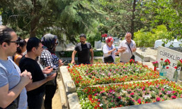 Sevenleri Cüneyt Arkın’ın mezarını boş bırakmıyor