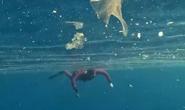 Antalya’da deniz içi plastik kirliliği havadan ve su altından görüntülendi ‘Bu sularda yüzmeyin’ uyarısı Antalya’da deniz içi plastik kirliliği havadan ve su altından görüntülendi ‘Bu sularda yüzmeyin’ uyarısı