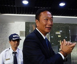 Foxconn CEOsu Terry Goudan kavisli ekranlı telefonlar hakkında şaşırtan sözler