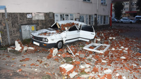 Balıkesir’in Sındırgı ilçesinde 6.1 büyüklüğünde deprem Enkaz alanları görüntülendi Balıkesir’in Sındırgı ilçesinde 6.1 büyüklüğünde deprem Enkaz alanları görüntülendi