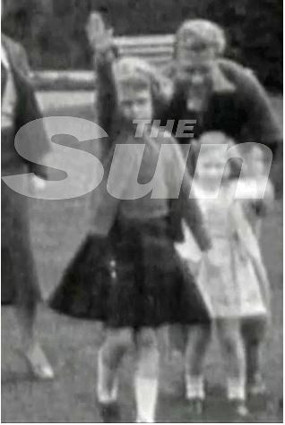 Kraliçe Elizabeth’ın Nazi selamı