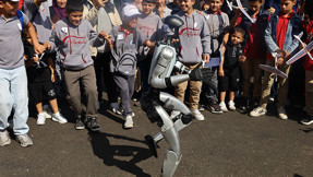 TEKNOFEST'e halay çekip türkü söyleyen robot damga vurdu