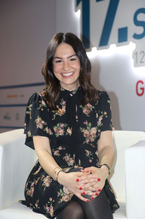 Hayaline dünya inandı