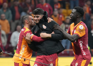 Arda Ünyaya önce ıslık, sonra destek